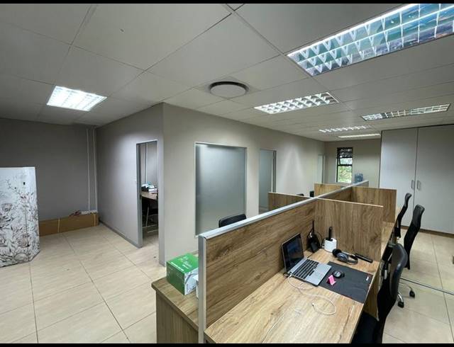 BUSINESS PROPERTY TO RENT IN MIDFIELD ESTATE